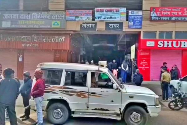 धनबाद में गार्ड को बंधक बनाकर अपराधियों ने ज्वेलरी शॉप में की लूट, CCTV में कैद हुए आरोपी