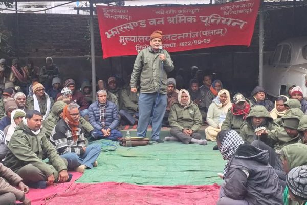 पलामू टाइगर रिजर्व के ट्रैकर्स आंदोलन पर, वुल्फ सेंचुरी के श्रमिकों को अप्रैल से नहीं मिला वेतन