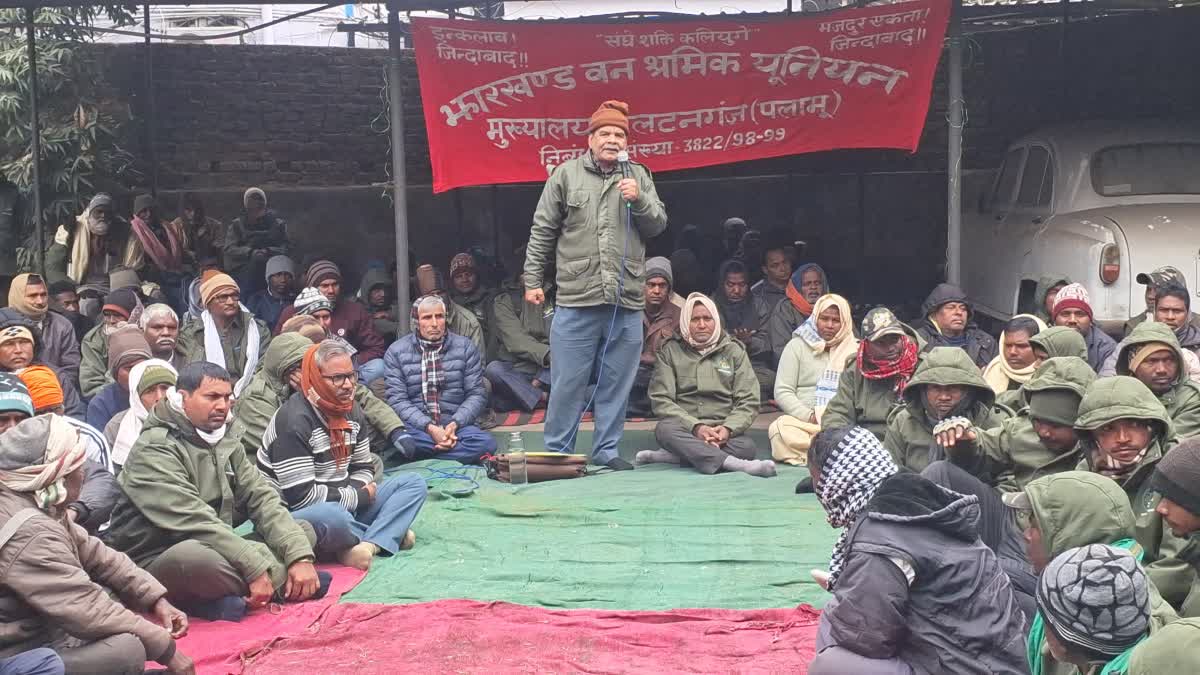 पलामू टाइगर रिजर्व के ट्रैकर्स आंदोलन पर, वुल्फ सेंचुरी के श्रमिकों को अप्रैल से नहीं मिला वेतन