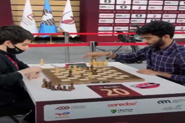 शतरंज की दुनिया में हैरानी: 12 साल के रूसी खिलाड़ी ने वर्ल्ड चैंपियन गुकेश को हराया