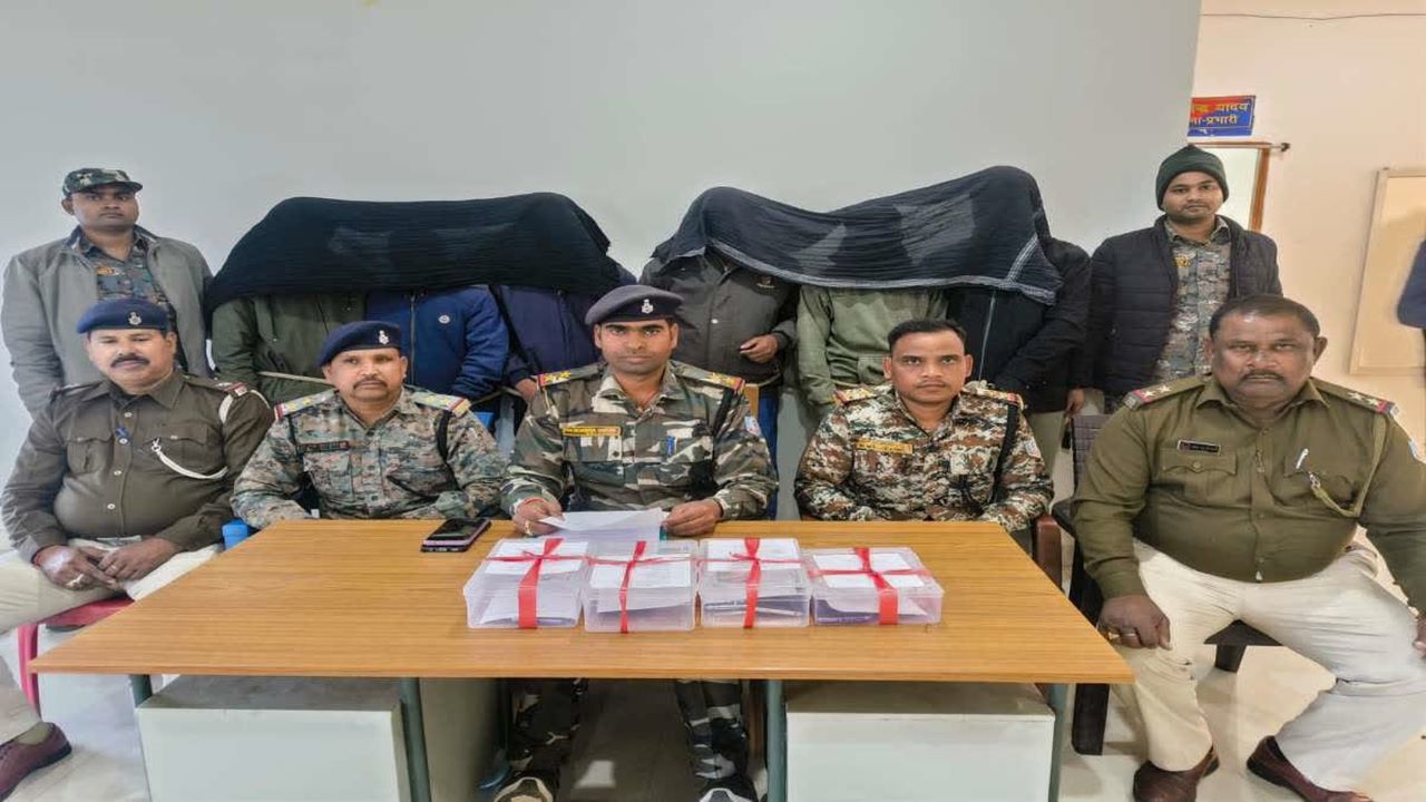 दुमका पुलिस को साइबर क्राइम के खिलाफ बड़ी सफलता, छह आरोपी गिरफ्तार
