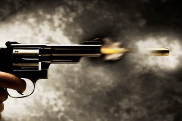 पलामू में पूर्व मुखिया समेत दो लोगों को गोली मारने की वारदात, पैदल आए अपराधियों ने की अंधाधुंध फायरिंग