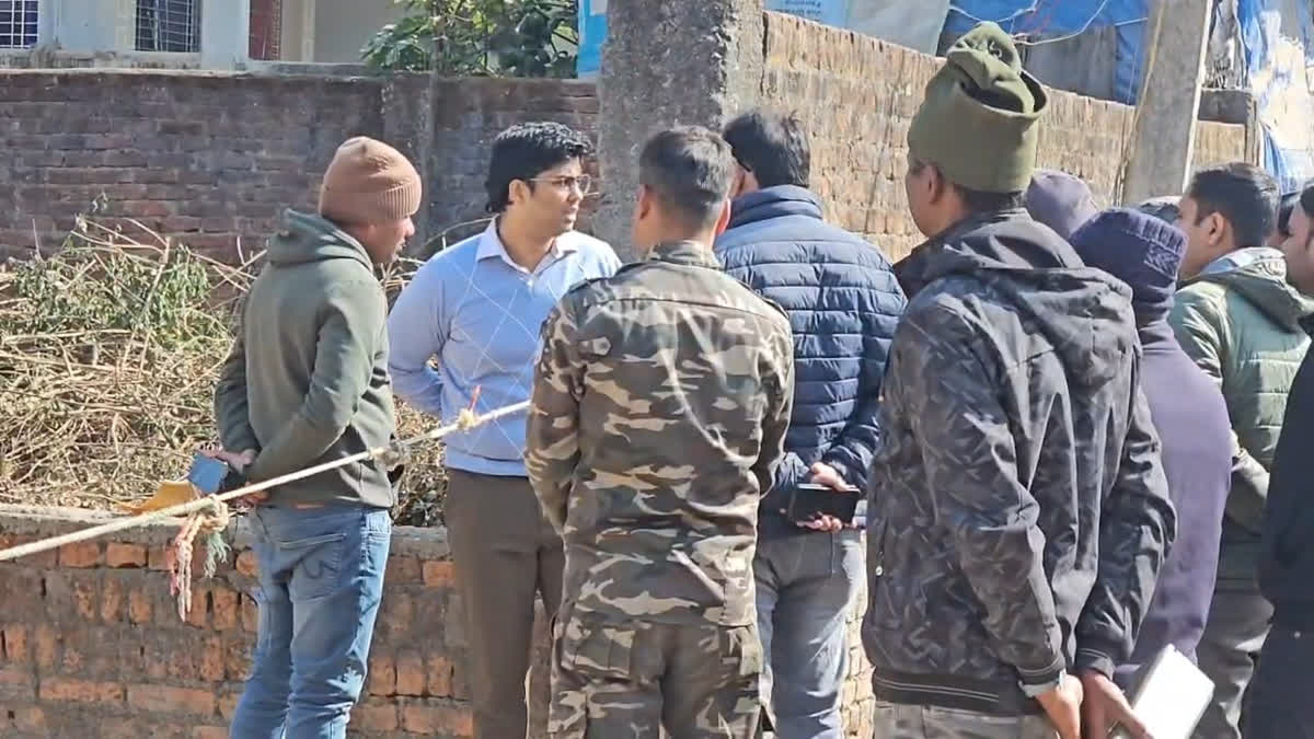 हजारीबाग विस्फोट कांड: 17 घंटे बाद भी घटनास्थल से नहीं हटे शव, बम निरोधक दस्ता और एसएफएसएल जांच में जुटी