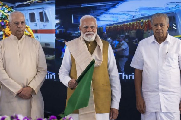 प्रधानमंत्री मोदी के केरल दौरे की खास बातें, अमृत भारत ट्रेनों को रवाना किया, रोड शो में बड़ी भागीदारी
