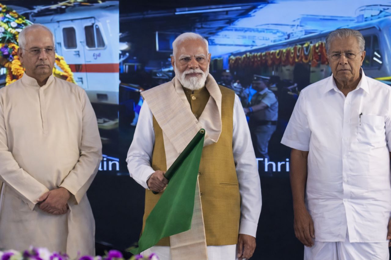 प्रधानमंत्री मोदी के केरल दौरे की खास बातें, अमृत भारत ट्रेनों को रवाना किया, रोड शो में बड़ी भागीदारी