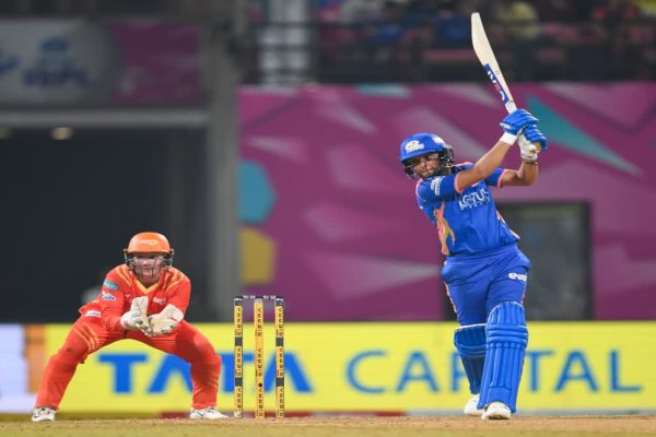 WPL 2026: हरमनप्रीत कौर की दमदार पारी से मुंबई इंडियंस ने गुजरात जायंट्स को दी शिकस्त