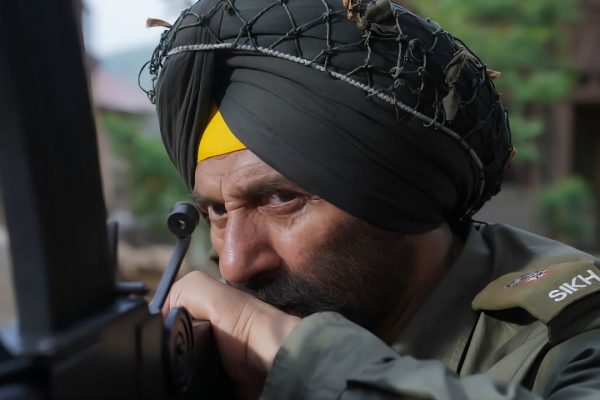 “गल्फ देशों में ‘बॉर्डर 2’ पर बैन, फिल्म देखने UAE से भारत पहुंचा धर्मेंद्र का जबरा फैन, सनी देओल ने दिया खास स्वागत”