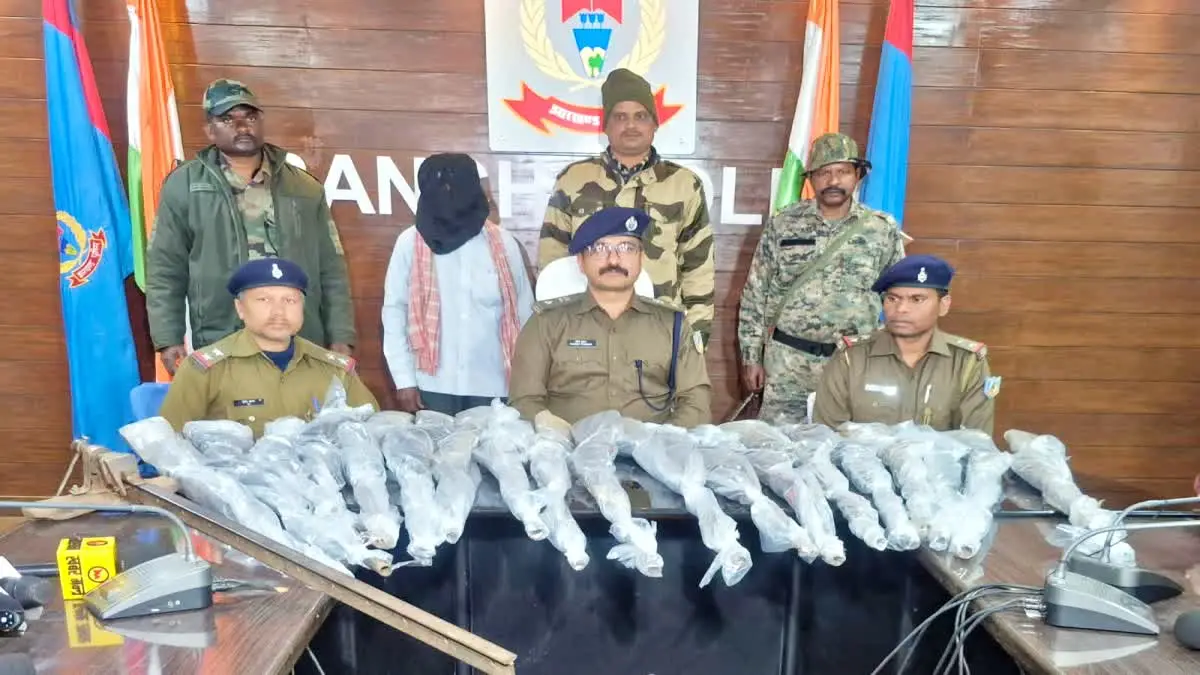 रांची में अवैध हथियार फैक्ट्री का भंडाफोड़: मालिक गिरफ्तार, 19 राइफलें बरामद