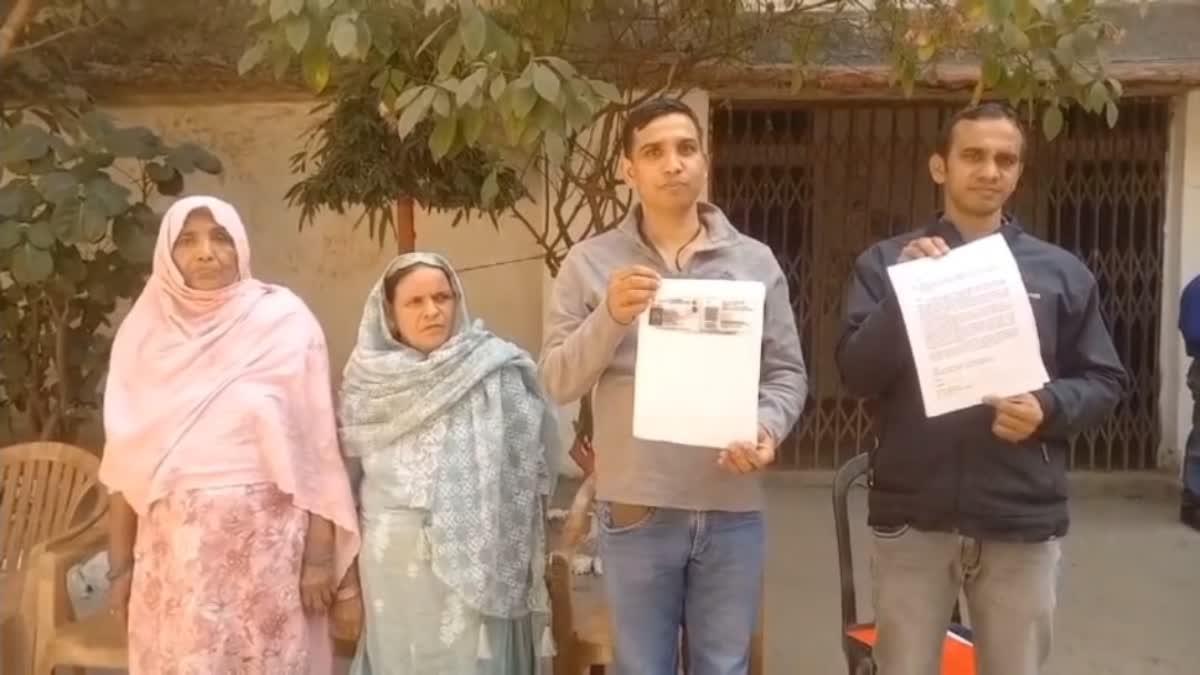 धनबाद: बीएसएफ जवान ने पुश्तैनी मकान और जमीन पर अवैध कब्जे का लगाया आरोप, डीसी से लगाई गुहार