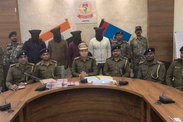 रामगढ़ ज्वेलरी लूटकांड का खुलासा: अंतरजिला गिरोह का सरगना समेत चार गिरफ्तार
