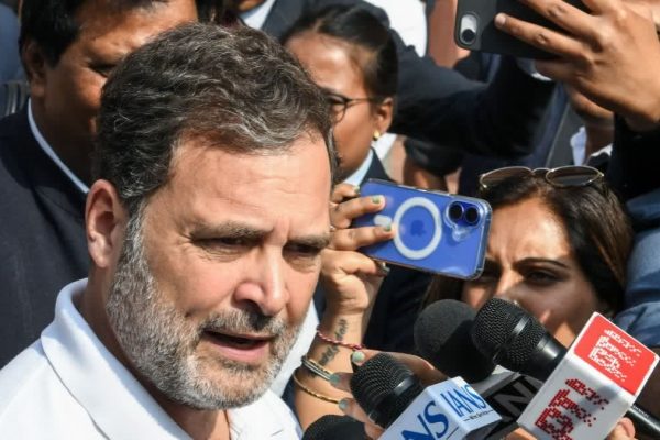 RSS मानहानि केस में राहुल गांधी भिवंडी कोर्ट में पेश, नए जमानतदार पेश किए, बीजेपी ने दिखाए काले झंडे