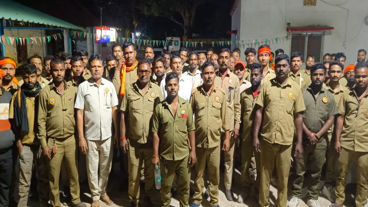 खूंटी में एमवीआई पर मारपीट का आरोप, ट्रक चालकों ने की एफआईआर की मांग