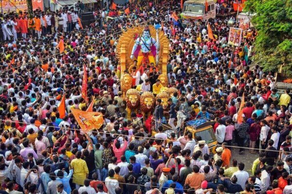 हजारीबाग में 48 घंटे तक चला रामनवमी जुलूस, जय श्रीराम के नारों से गूंजा शहर