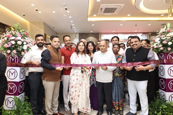 रांची में Malabar Gold and Diamonds शोरूम उद्घाटन के दौरान मौजूद अतिथि और ग्राहक