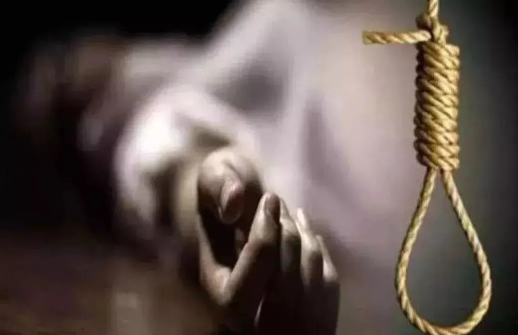 जमशेदपुर के एमजीएम अस्पताल की एम्बुलेंस जहां सुसाइड करने वाली पंजाब की युवती को लाया गया।