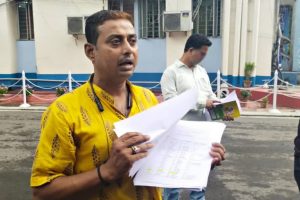 माध्यमग्राम में वोटर लिस्ट से नाम हटने पर व्यक्ति ने स्वैच्छिक मृत्यु की मांग की