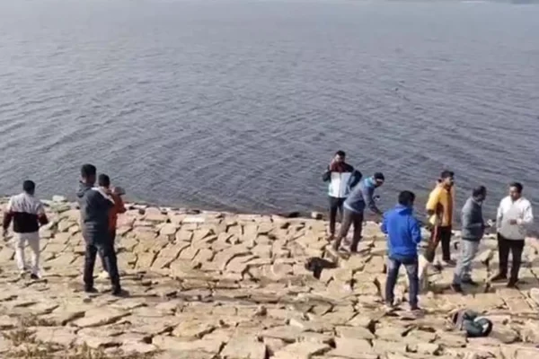 एनडीआरएफ की टीम ने रांची के धुर्वा डैम से एक युवक का शव बरामद किया है।