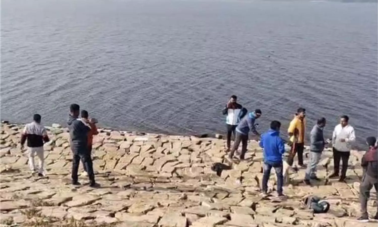 एनडीआरएफ की टीम ने रांची के धुर्वा डैम से एक युवक का शव बरामद किया है।