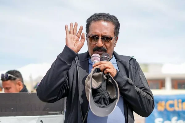 हैदराबाद में प्रकाश राज को रामायण टिप्पणी पर भेजे गए मानहानि नोटिस से जुड़ा दृश्य