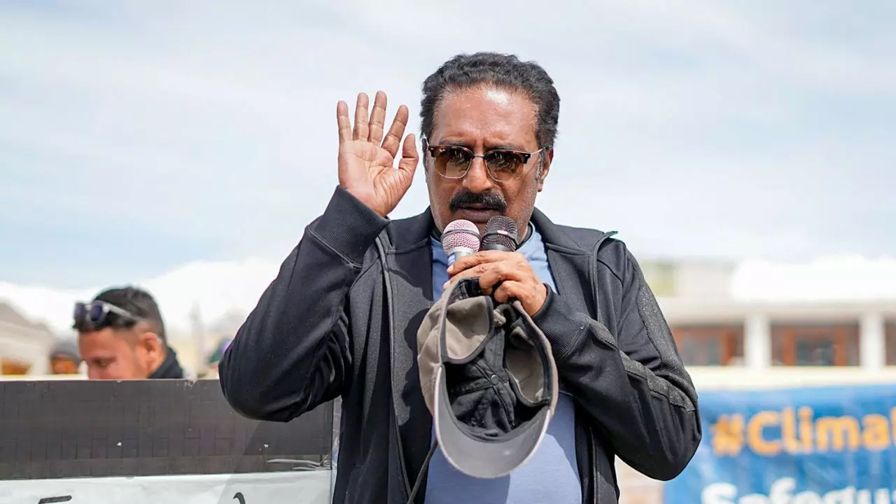 हैदराबाद में प्रकाश राज को रामायण टिप्पणी पर भेजे गए मानहानि नोटिस से जुड़ा दृश्य