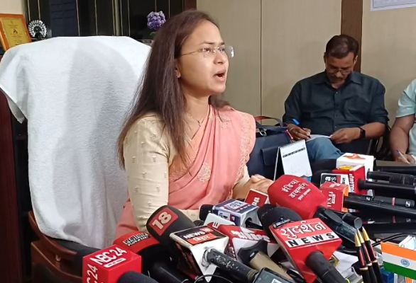 डिब्रूगढ़ में जनसभा को संबोधित करतीं शिल्पी नेहा तिर्की, आदिवासी मुद्दे उठाए