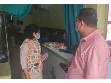 मोतिहारी में अवैध नर्सिंग होम पर प्रशासन की कार्रवाई और आयुष डॉक्टरों का विरोध प्रदर्शन