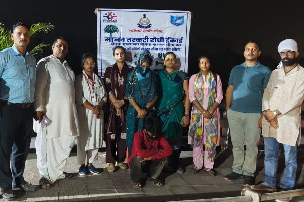 इंडो-नेपाल बॉर्डर पर सुरक्षा बलों द्वारा नाबालिग लड़की का सुरक्षित रेस्क्यू