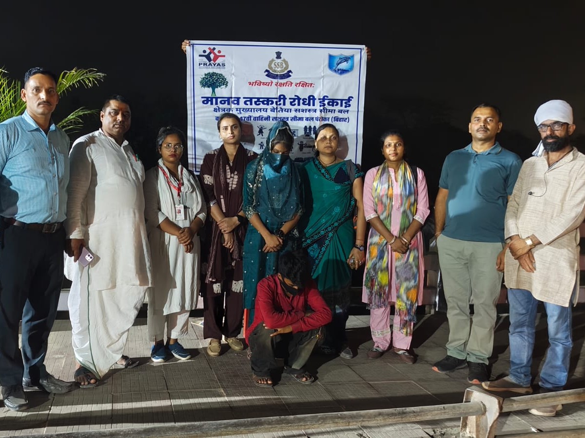 इंडो-नेपाल बॉर्डर पर सुरक्षा बलों द्वारा नाबालिग लड़की का सुरक्षित रेस्क्यू