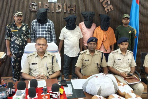 गिरिडीह पचम्बा थाना पुलिस द्वारा बरामद 10 किलो गांजा और गिरफ्तार आरोपी