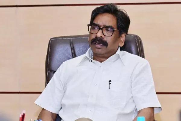 मुख्यमंत्री हेमंत सोरेन झारखंड में विज्ञान और नवाचार को बढ़ावा देने की बैठक करते हुए।