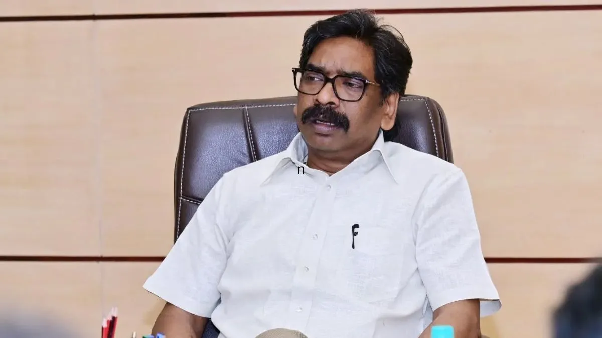 मुख्यमंत्री हेमंत सोरेन झारखंड में विज्ञान और नवाचार को बढ़ावा देने की बैठक करते हुए।