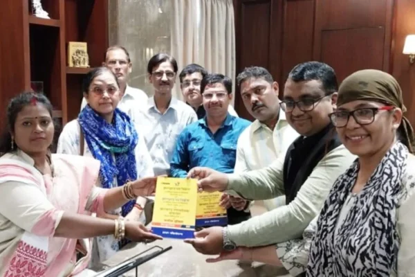 रांची में सिटीजन फोरम प्रतिनिधिमंडल मेयर से वेंडर और यातायात मुद्दों पर बैठक करते हुए