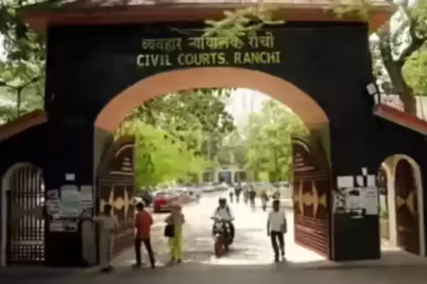 रांची सिविल कोर्ट की इमारत जिसमें नया शेड्यूल लागू होने के बाद सुबह 8 बजे से दोपहर 1 बजे तक कामकाज होगा