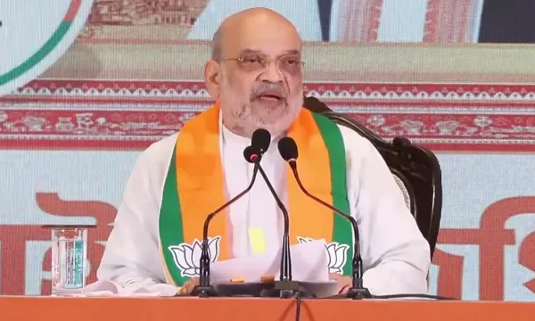 कोलकाता में पश्चिम बंगाल चुनाव 2026 के लिए BJP के संकल्प पत्र जारी करने का दृश्य