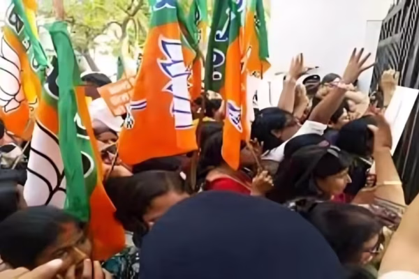 रांची में एसएसपी कार्यालय घेराव के दौरान भाजपा कार्यकर्ताओं का प्रदर्शन और पुलिस तैनाती