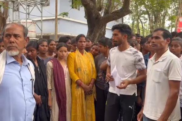 रांची में होमगार्ड बहाली परिणाम जारी करने की मांग को लेकर प्रदर्शन करते अभ्यर्थी