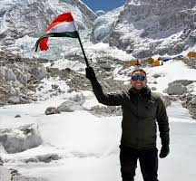 रांची के झामुमो नेता कुणाल षाडंगी ने माउंट एवरेस्ट बेस कैंप पहुंचकर तिरंगा फहराया और अनुभव साझा किए।