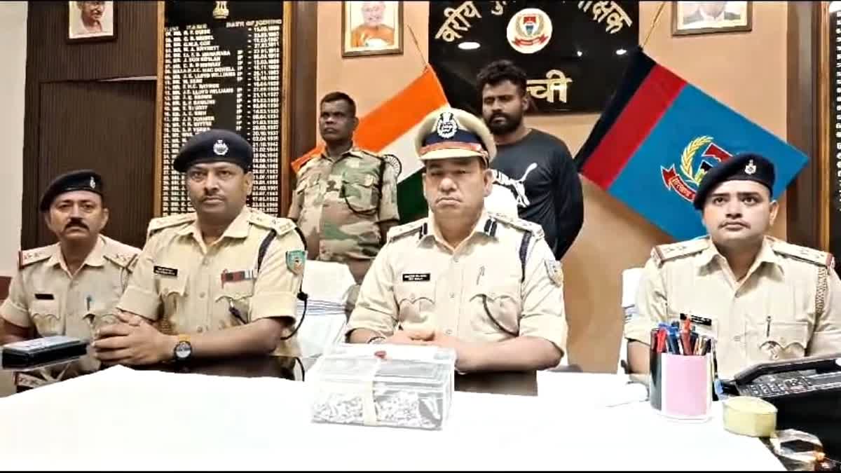 रांची के कोतवाली थाना क्षेत्र में 9 ग्राम ब्राउन शुगर के साथ गिरफ्तार दो आरोपियों की फाइल तस्वीर।