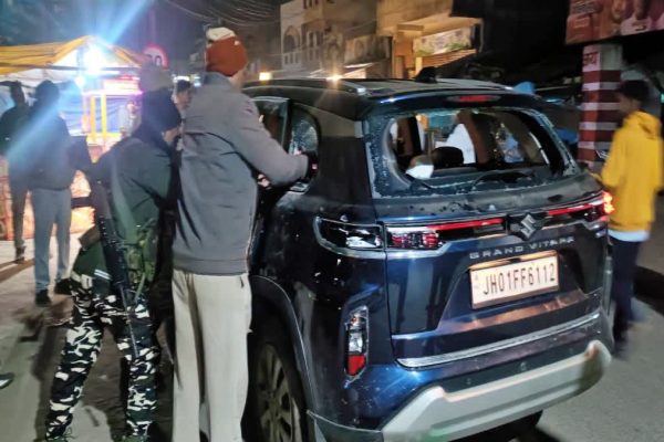 रांची के चुटिया शनि मंदिर के पास तेज रफ्तार कार ने कई लोगों को कुचला।