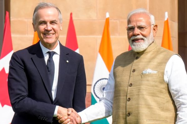 नई दिल्ली के हैदराबाद हाउस में एक संयुक्त प्रेस वार्ता के दौरान प्रधानमंत्री नरेंद्र मोदी और कनाडा के प्रधानमंत्री मार्क कार्नी।