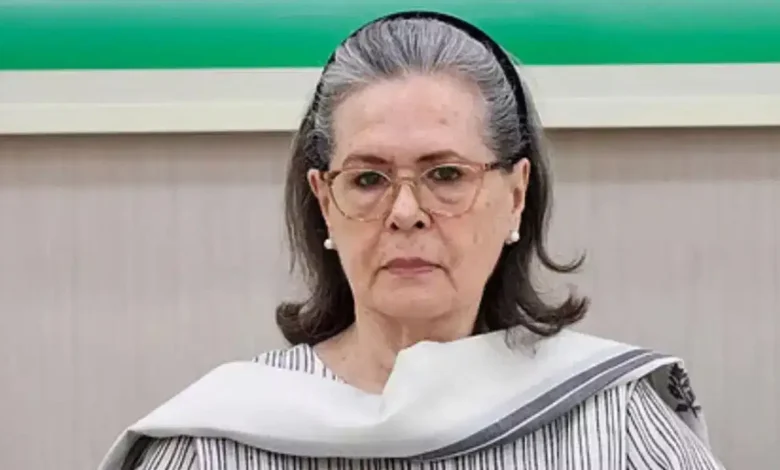 गुरुग्राम के मेदांता अस्पताल में मेडिकल चेकअप और सर्जरी के लिए भर्ती वरिष्ठ कांग्रेस नेता सोनिया गांधी।