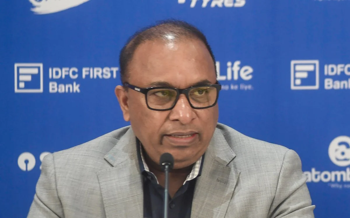 बीसीसीआई अधिकारियों द्वारा आईपीएल 2026 के लिए जारी किए गए नए सुरक्षा और अनुशासन संबंधी नियमों की जानकारी।