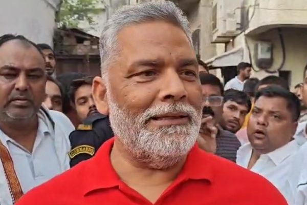 पूर्णिया सांसद पप्पू यादव जिन्होंने नवगछिया और भागलपुर की जनता के लिए पांच नावें समर्पित की हैं।