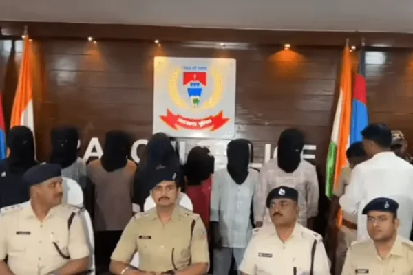 रांची पुलिस ने रातू में मारपीट और राइफल लूट के मामले में सात आरोपियों को गिरफ्तार किया।