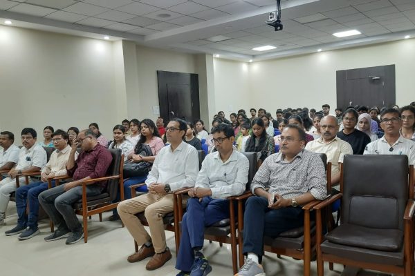 रांची के बीआईटी मेसरा में सीआईएफ समर इंटर्नशिप प्रोग्राम 2026 के उद्घाटन सत्र के दौरान मंचासीन प्रोफेसर और प्रतिभागी।