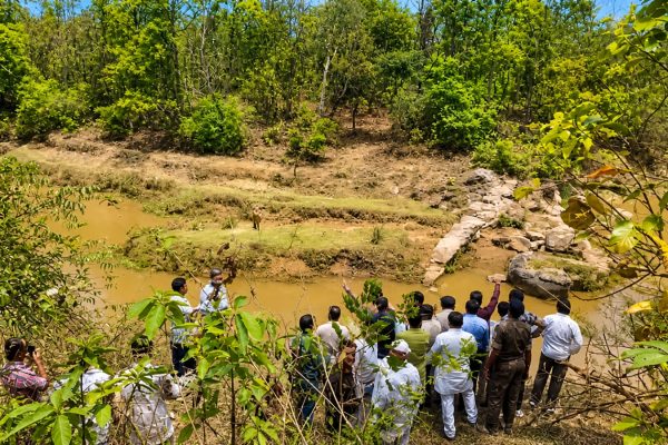 हजारीबाग में संदिग्ध मौत मामले की समीक्षा के लिए पहुंचे राज्य अल्पसंख्यक आयोग के सदस्य।