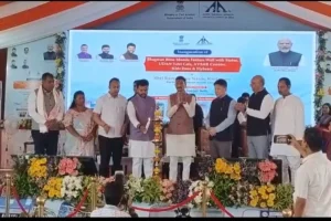रांची के बिरसा मुंडा एयरपोर्ट पर केंद्रीय उड्डयन मंत्री राममोहन नायडू नई यात्री सुविधाओं का उद्घाटन करते हुए।