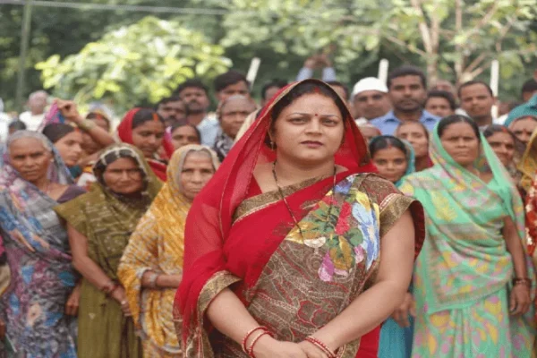 बिहार में महिलाओं को आर्थिक रूप से आत्मनिर्भर बनाने के लिए सहकारी बैंकों से जोड़ने की योजना शुरू।