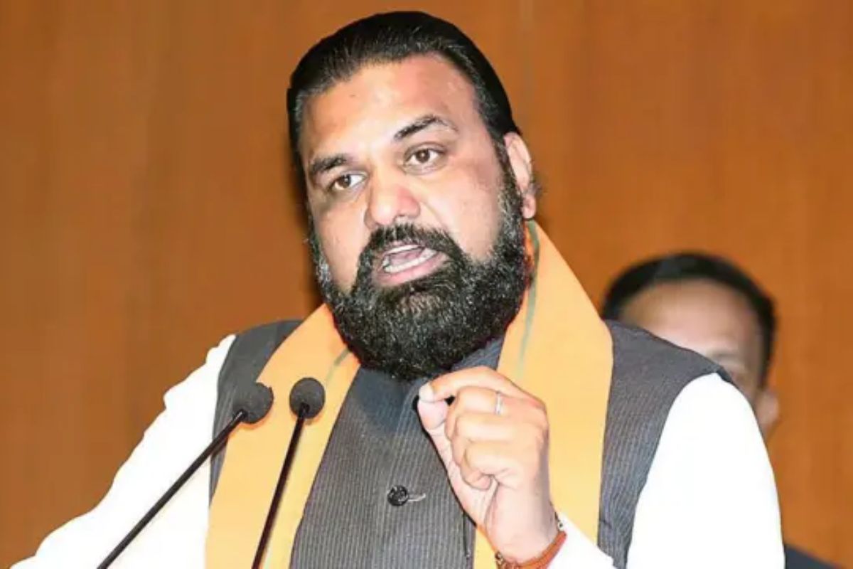Bihar में औद्योगिक विकास और बुनियादी ढांचा नीतियों पर चर्चा करते मुख्यमंत्री सम्राट चौधरी।