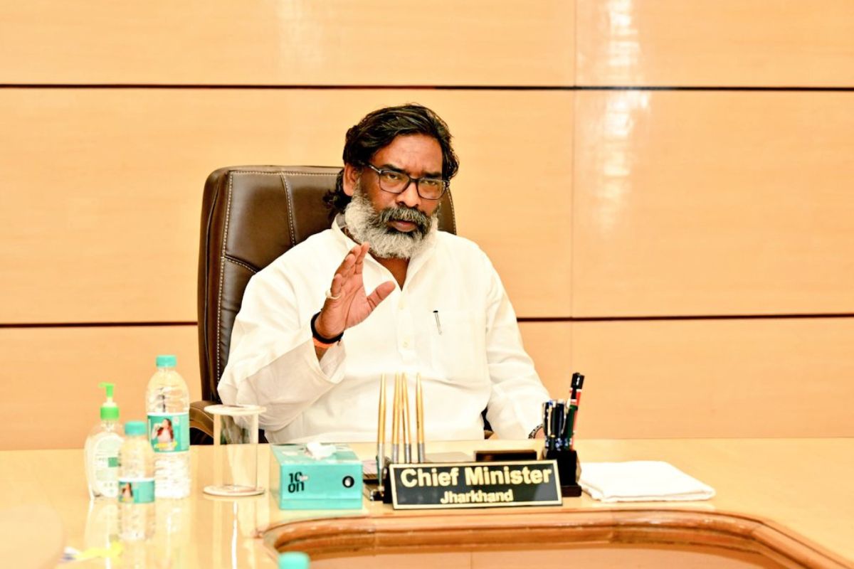 झारखंड में भीषण गर्मी और हीटवेव के बीच मुख्यमंत्री हेमंत सोरेन द्वारा पेयजल व्यवस्था सुनिश्चित करने का सरकारी निर्देश।